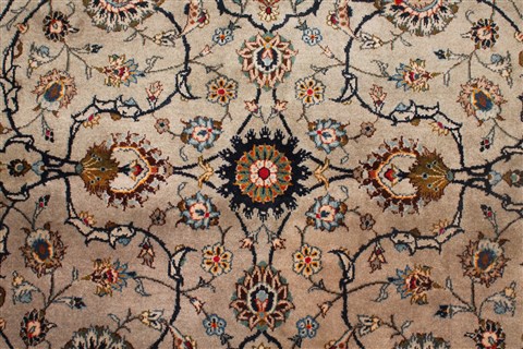 Kashan Beige Hand Knotted 89 X 125 Area Rug 400-16955 Image 13