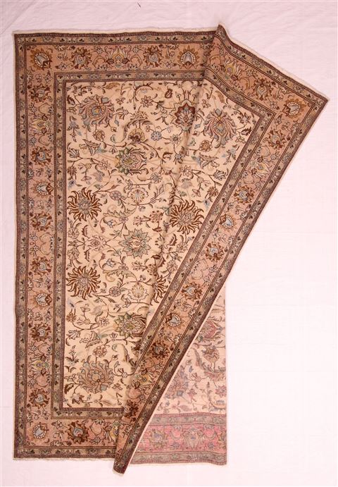 Tabriz Beige Hand Knotted 103 X 128 Area Rug 400-17247 Image 19
