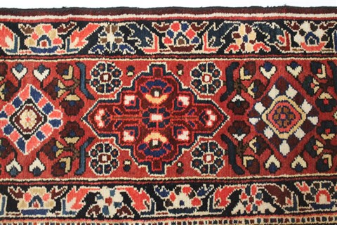 Bakhtiar Red Hand Knotted 107 X 144 Area Rug 400-17258 Image 22