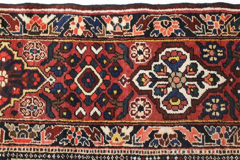 Bakhtiar Red Hand Knotted 107 X 144 Area Rug 400-17258 Image 24