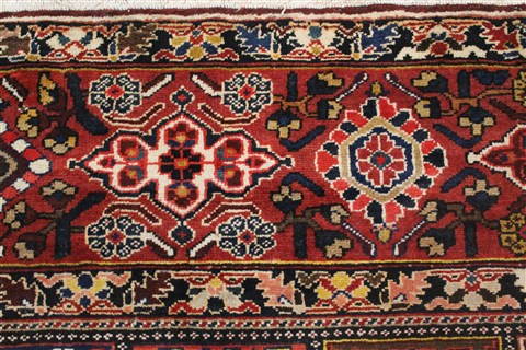 Bakhtiar Red Hand Knotted 107 X 144 Area Rug 400-17258 Image 26