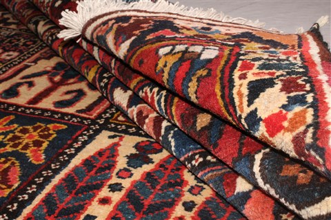 Bakhtiar Red Hand Knotted 107 X 144 Area Rug 400-17258 Image 30