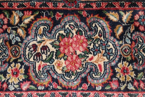 Kerman Red Hand Knotted 115 X 166 Area Rug 400-17269 Image 16