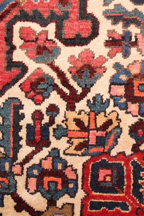 Bakhtiar Red Hand Knotted 120 X 148 Area Rug 400-17293 Image 25