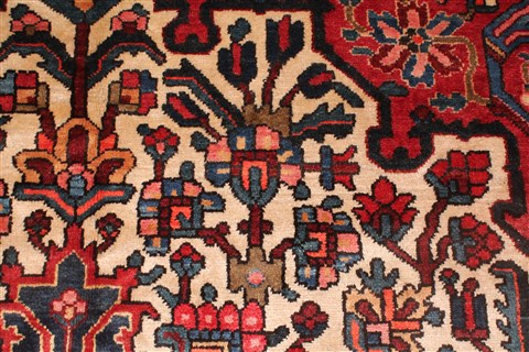 Bakhtiar Red Hand Knotted 120 X 148 Area Rug 400-17293 Image 26