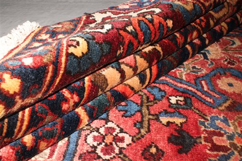 Bakhtiar Red Hand Knotted 120 X 148 Area Rug 400-17293 Image 30