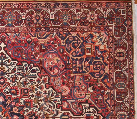 Bakhtiar Red Hand Knotted 120 X 148 Area Rug 400-17293 Image 3