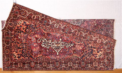 Bakhtiar Red Hand Knotted 120 X 148 Area Rug 400-17293 Image 4