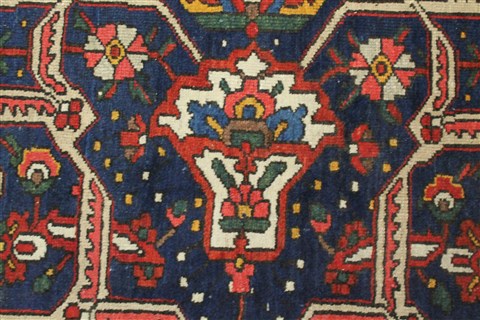 Bakhtiar Red Hand Knotted 129 X 190 Area Rug 400-17303 Image 20