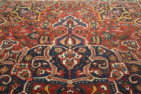 Bakhtiar Red Hand Knotted 129 X 190 Area Rug 400-17303 Image 25