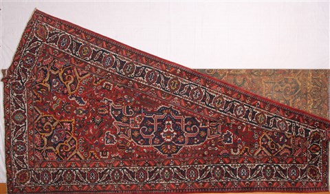Bakhtiar Red Hand Knotted 129 X 190 Area Rug 400-17303 Image 4
