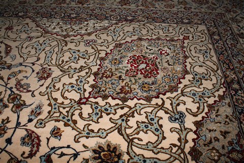 Isfahan White Hand Knotted 911 X 145 Area Rug 400-17352 Image 4