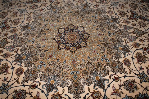 Isfahan White Hand Knotted 911 X 145 Area Rug 400-17352 Image 5