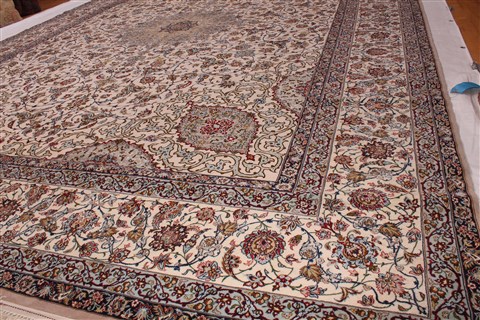 Isfahan White Hand Knotted 911 X 145 Area Rug 400-17352 Image 7