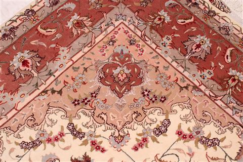 Tabriz Beige Hand Knotted 67 X 101 Area Rug 400-17410 Image 17