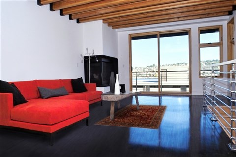 Sarouk Red Hand Knotted 40 X 62  Area Rug 250-19932 Image 6