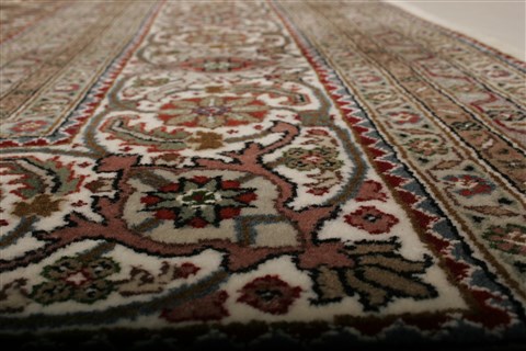Tabriz Beige Hand Knotted 84 X 102 Area Rug 250-20799 Image 12