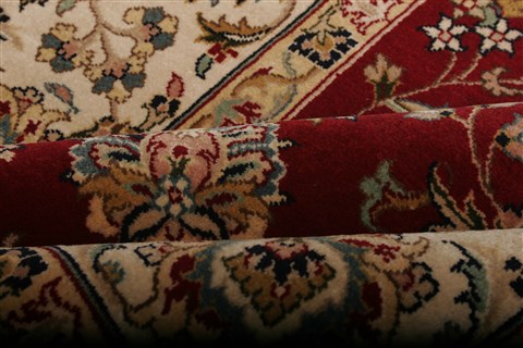 Isfahan Red Square Hand Knotted 61 X 61 Area Rug 250-20845 Image 3