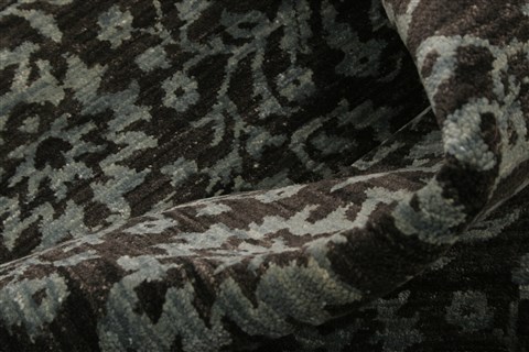 Modern Black Hand Knotted 81 X 101 Area Rug 250-21070 Image 7