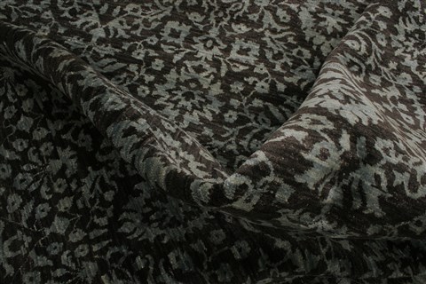 Modern Black Hand Knotted 81 X 101 Area Rug 250-21070 Image 10