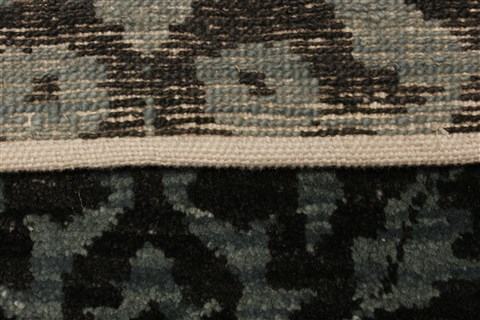 Modern Black Hand Knotted 81 X 101 Area Rug 250-21070 Image 17