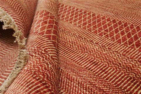 Modern Red Hand Knotted 81 X 102 Area Rug 250-21107 Image 9