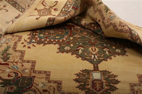 Heriz Beige Hand Knotted 80 X 911 Area Rug 100-21268 Image 13