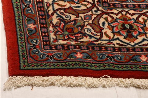 Sarouk Red Hand Knotted 82 X 116 Area Rug 100-21348 Image 29