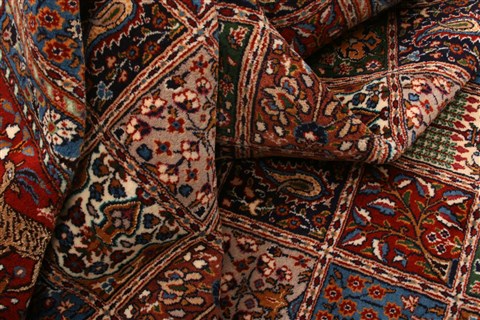 Birjand Multicolor Hand Knotted 86 X 121 Area Rug 100-21352 Image 2