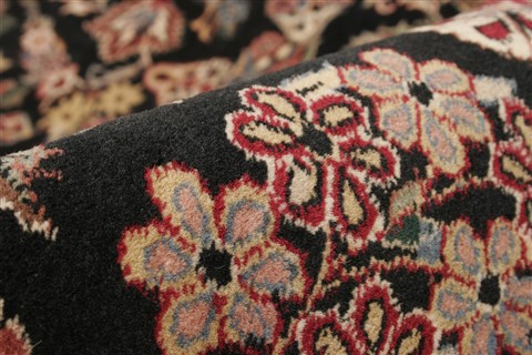 Pak-Persian Black Hand Knotted 100 X 139 Area Rug 250-21365 Image 3