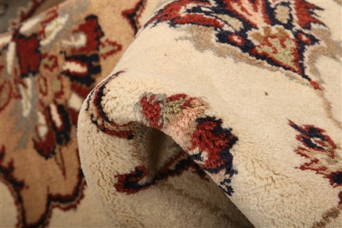 Kashan Beige Hand Knotted 85 X 97 Area Rug 100-21386 Image 2