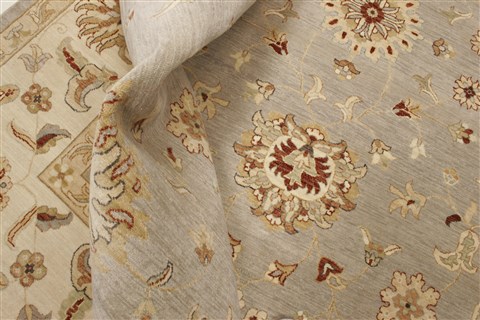 Zanjan Grey Hand Knotted 101 X 131 Area Rug 250-21390 Image 4