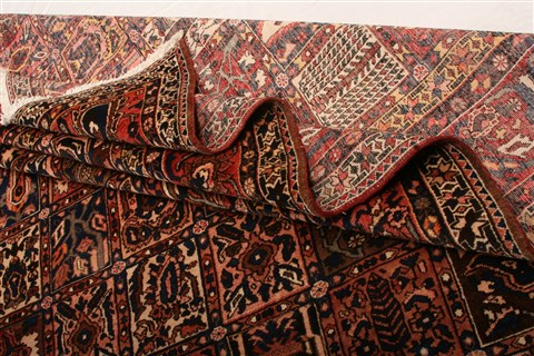 Bakhtiar Red Hand Knotted 86 X 116 Area Rug 100-21398 Image 19