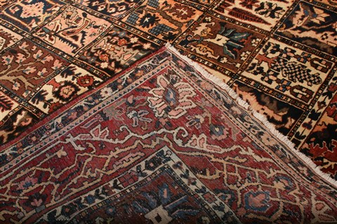 Bakhtiar Red Hand Knotted 99 X 116 Area Rug 100-21401 Image 13
