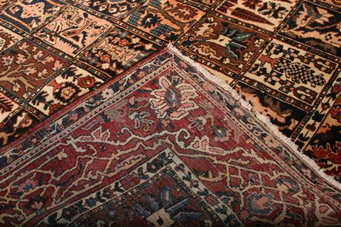 Bakhtiar Red Hand Knotted 99 X 116 Area Rug 100-21401 Image 28