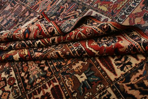 Bakhtiar Red Hand Knotted 99 X 116 Area Rug 100-21401 Image 31