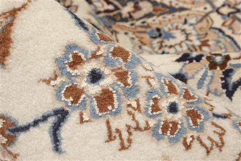 Nain White Hand Knotted 103 X 131 Area Rug 250-21402 Image 2