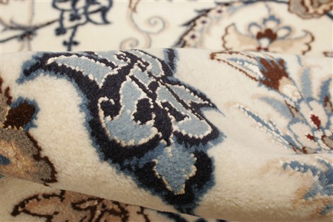 Nain White Hand Knotted 100 X 134 Area Rug 250-21404 Image 4