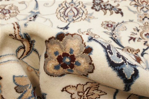Nain White Hand Knotted 100 X 134 Area Rug 250-21404 Image 5