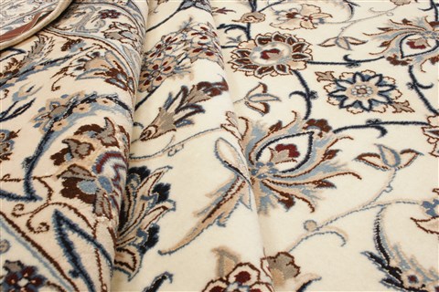 Nain White Hand Knotted 100 X 134 Area Rug 250-21404 Image 8