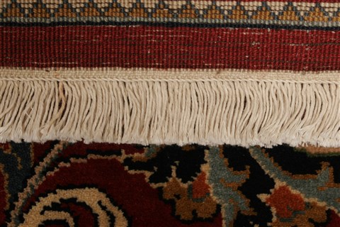 Sarouk Red Hand Knotted 100 X 143 Area Rug 250-21413 Image 14
