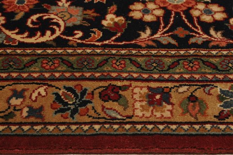 Sarouk Red Hand Knotted 100 X 143 Area Rug 250-21413 Image 16