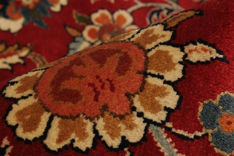Sarouk Red Hand Knotted 100 X 143 Area Rug 250-21413 Image 1