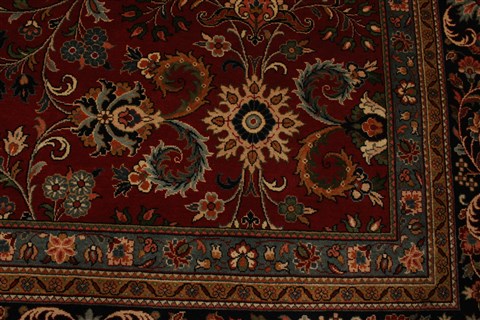 Sarouk Red Hand Knotted 100 X 143 Area Rug 250-21413 Image 20