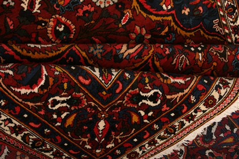 Bakhtiar Red Hand Knotted 89 X 124 Area Rug 100-21422 Image 3