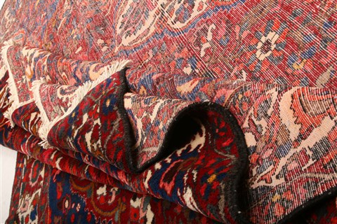 Bakhtiar Red Hand Knotted 82 X 115 Area Rug 100-21427 Image 15