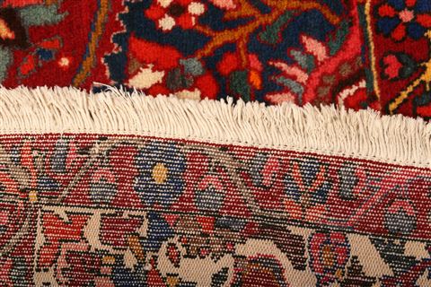Bakhtiar Red Hand Knotted 82 X 115 Area Rug 100-21427 Image 19