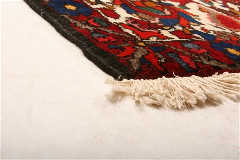 Bakhtiar Red Hand Knotted 82 X 115 Area Rug 100-21427 Image 23