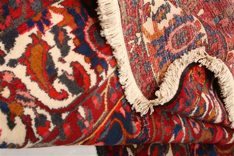 Bakhtiar Red Hand Knotted 82 X 115 Area Rug 100-21427 Image 5