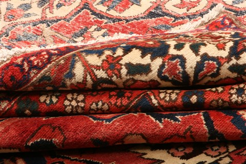 Bakhtiar Red Hand Knotted 85 X 113 Area Rug 100-21429 Image 8